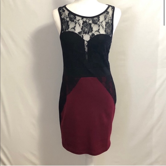 Medium black lace and darker red dress - Picture 6 of 8
